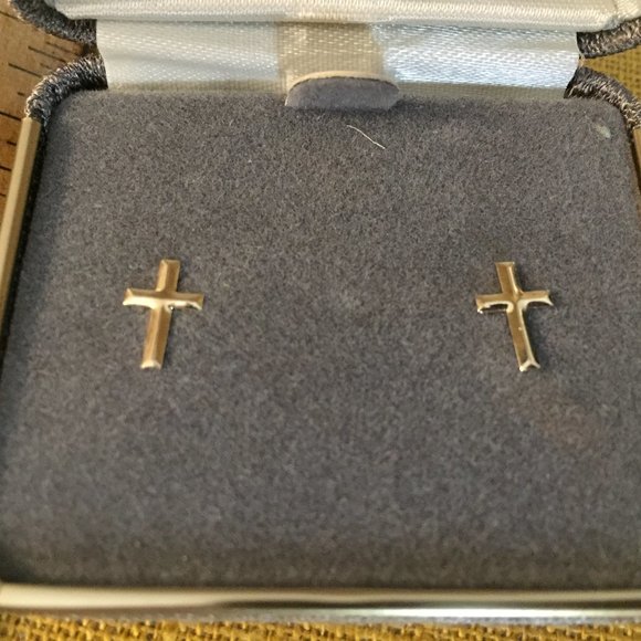Small gold cross earrings - Picture 3 of 6